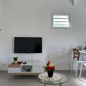 Ixora Hébergement de vacances Les Abymes
